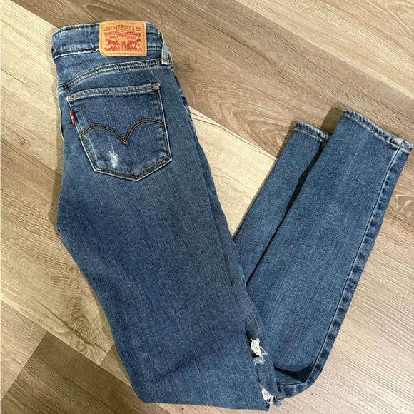 Levi's Blue Skinny Jeans with Distressed Details - Picture 4 of 5
